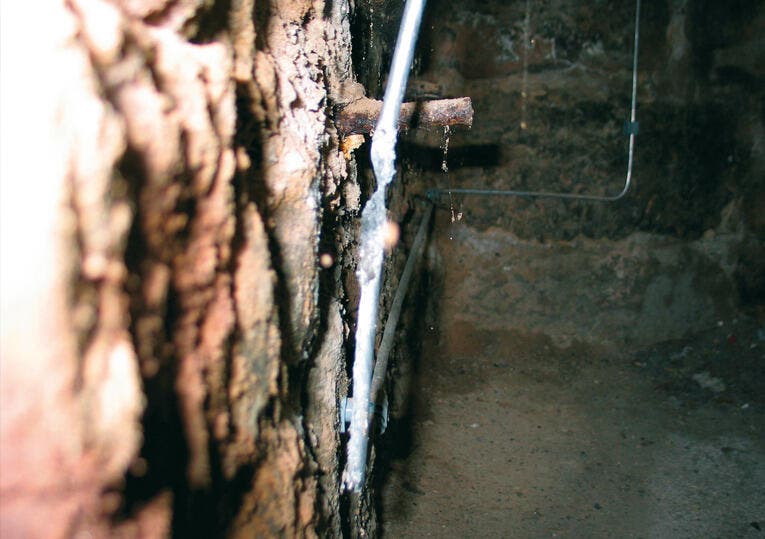 Aluminum ladder corroding on the wall