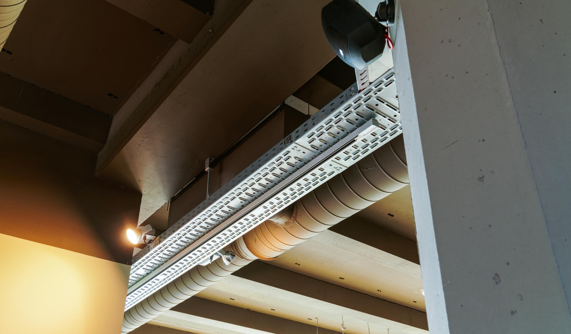 Cable trays – efficient & safe cable routing