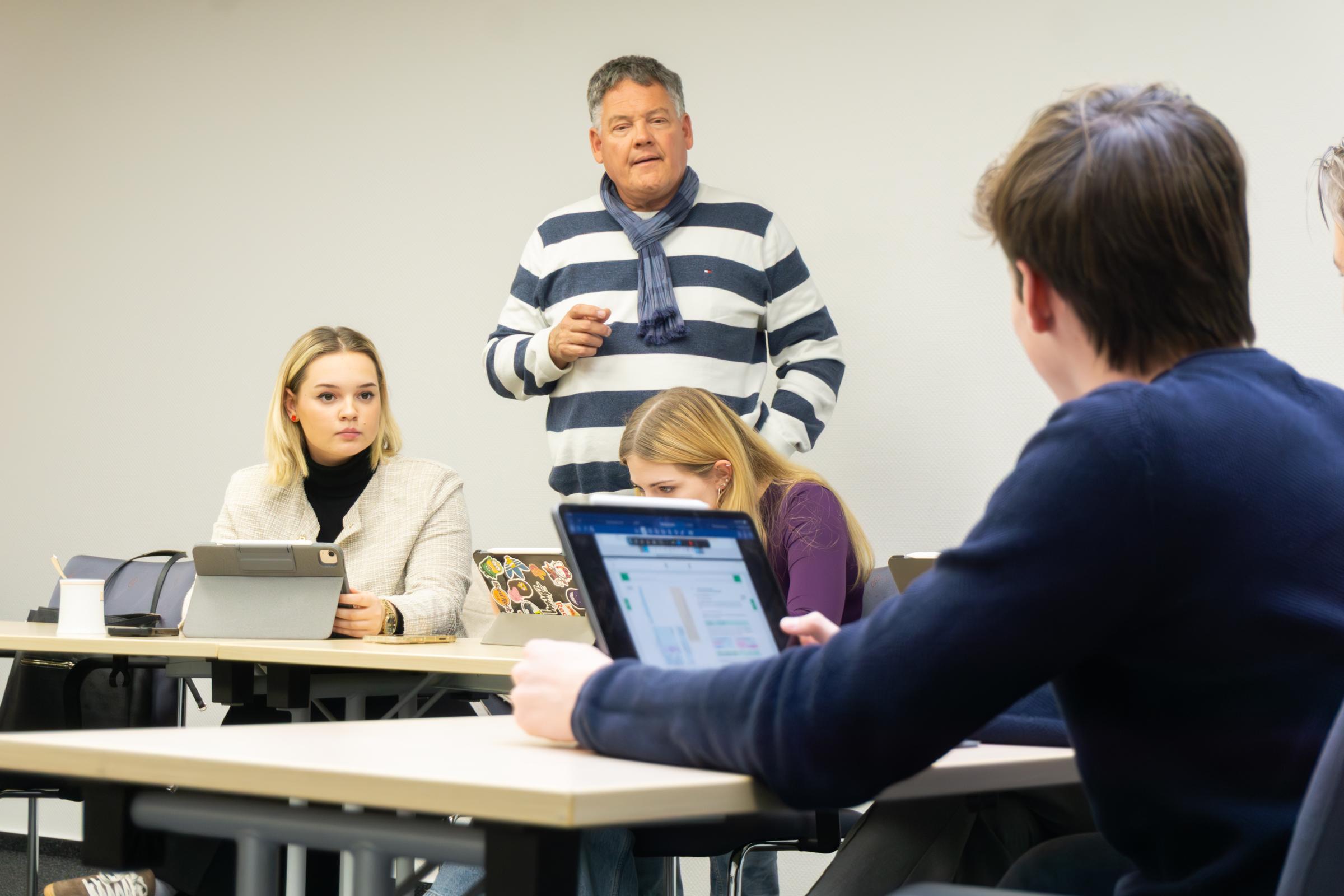 BU_Azubis_Ipad_Lehrer